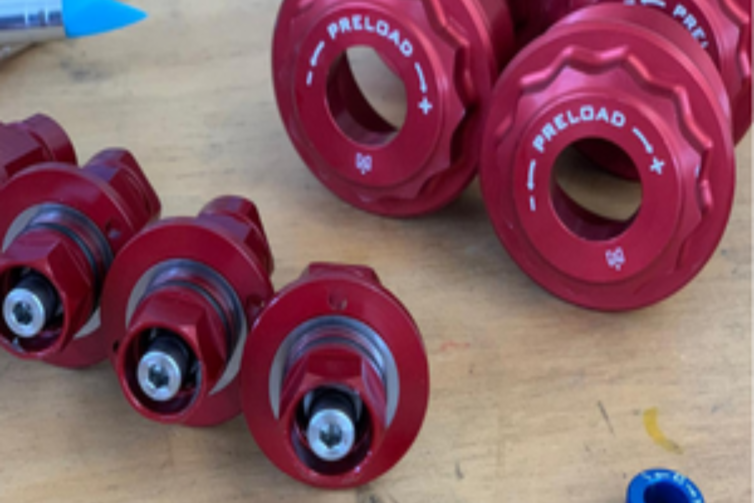 Tappi superiori con precarico